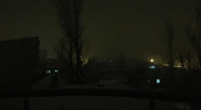 Yüksekova'da gece yarısı barikat operasyonu Yüksekova'da gece yarısı barikat operasyonu