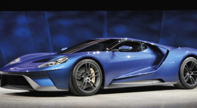 250 Ford GT'den birini almak için on binler yarışta 250 Ford GT'den birini almak için on binler yarışta