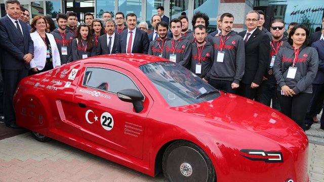 Bakan Tüfekci 'Pehlivan Elektrak'ı Balkan turuna uğurladı Bakan Tüfekci 'Pehlivan Elektrak'ı Balkan turuna uğurladı