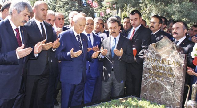 Başbuğ Türkeş kabri başında anıldı