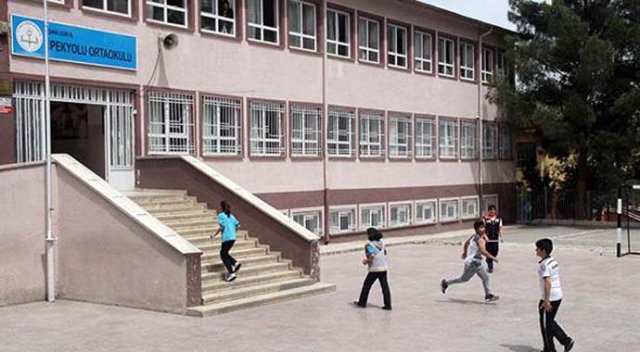 Beslenme çantasında patlayıcı ve mühimmat bulundu Beslenme çantasında patlayıcı ve mühimmat bulundu