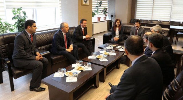 CHP heyetinden HDP’li belediyeye ziyaret CHP heyetinden HDP’li belediyeye ziyaret