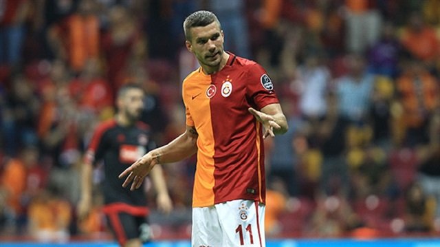 Podolski'den Cumhurbaşkanı Erdoğan'a hakaret eden Alman mizahçıya tepki Podolski'den Cumhurbaşkanı Erdoğan'a hakaret eden Alman mizahçıya tepki