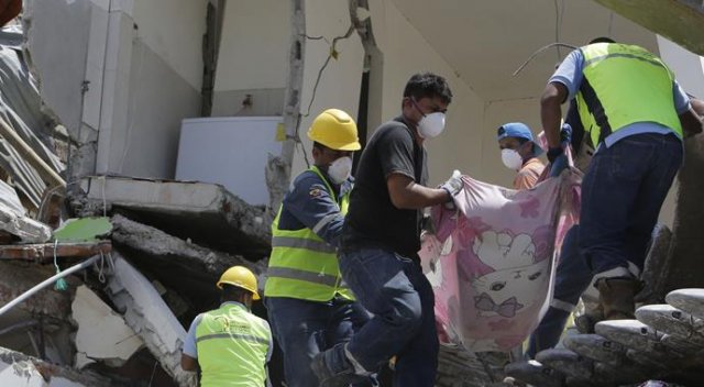 Ekvador depreminde ölü sayısı giderek artıyor