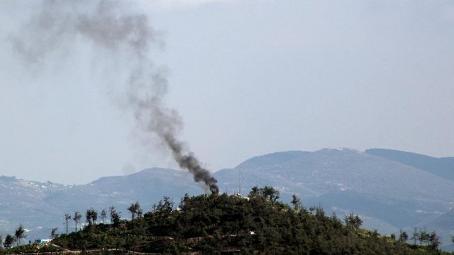 Esed güçleri Türkmen köylerini top atışına tutuyor Esed güçleri Türkmen köylerini top atışına tutuyor