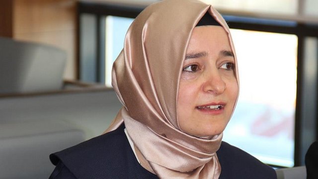Fatma Betül Sayan Kaya 'CHP’yi kınamaya davet ediyorum' Fatma Betül Sayan Kaya 'CHP’yi kınamaya davet ediyorum'