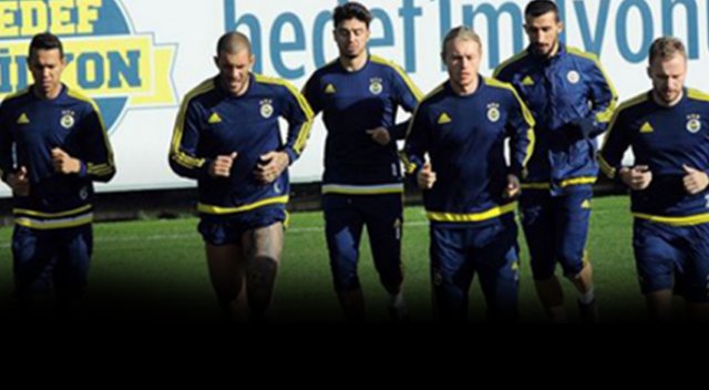 Fenerbahçe'de 5 futbolcunun bileti kesildi Fenerbahçe'de 5 futbolcunun bileti kesildi