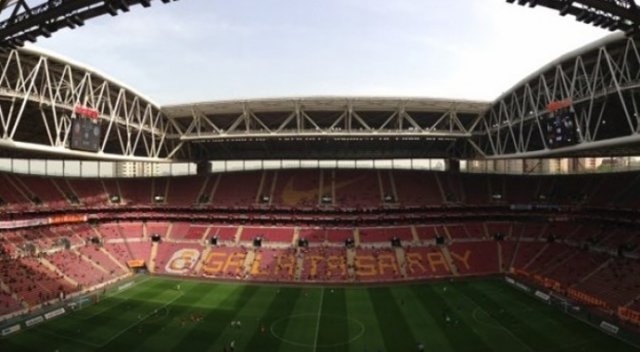 Galatasaray'da tribünler 'BOMBOŞ' Galatasaray'da tribünler 'BOMBOŞ'