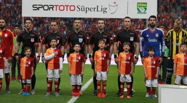 Galatasaraylı minik taraftardan Volkan'a 3 yıldız cevabı Galatasaraylı minik taraftardan Volkan'a 3 yıldız cevabı