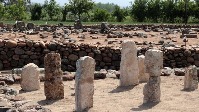 Hatay'da Kayı Boyu damgalı mezar taşları bulundu Hatay'da Kayı Boyu damgalı mezar taşları bulundu