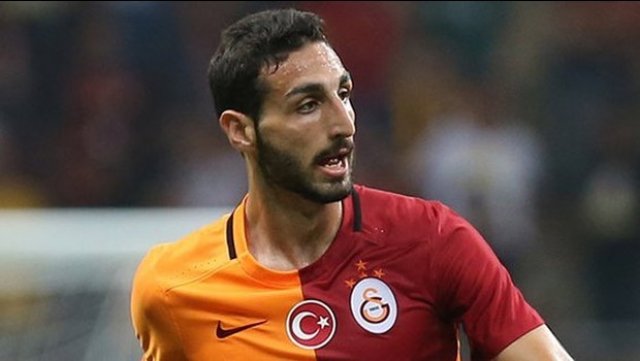 İki top kaptırdı, bileti kesildi İki top kaptırdı, bileti kesildi