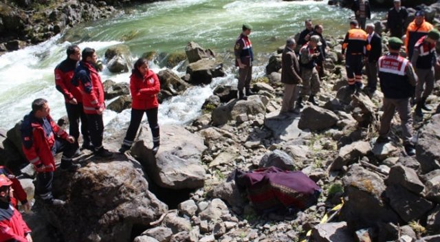 Irmağa düşen kadının cesedi bulundu