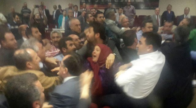 Kılıçdaroğlu'nun skandal sözleri, Çiğli Belediye Meclisi'nde kavga çıkardı Kılıçdaroğlu'nun skandal sözleri, Çiğli Belediye Meclisi'nde kavga çıkardı