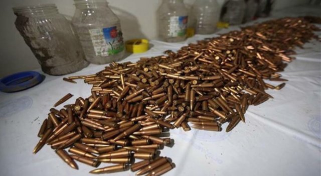 PKK öldürülen teröristleri bakın ne yapıyor! PKK öldürülen teröristleri bakın ne yapıyor!