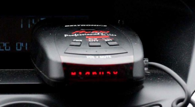 Radar tespit cihazı bulunduran sürücüye 1800 TL ceza Radar tespit cihazı bulunduran sürücüye 1800 TL ceza