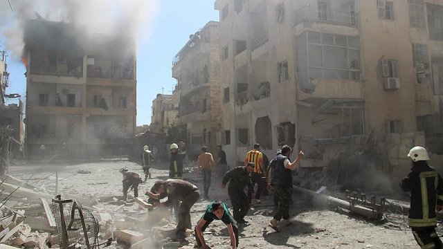 Rus savaş uçakları Halep&#039;i vurdu: 12 ölü