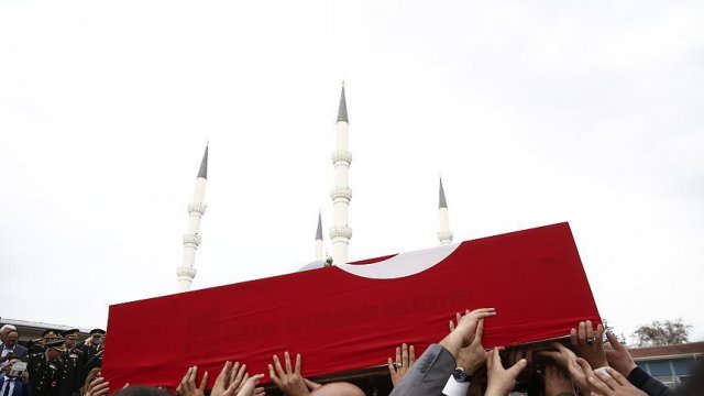 Şehitlerimizi uğurluyoruz Şehitlerimizi uğurluyoruz
