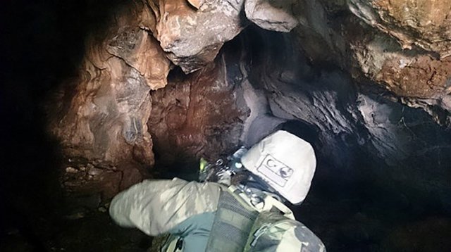 Şok görüntüler! PKK'lıların üzerinden çıktı Şok görüntüler! PKK'lıların üzerinden çıktı