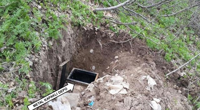 Bingöl'de PKK'ya ait 2 depoda silah ve mühimmat ele geçirildi Bingöl'de PKK'ya ait 2 depoda silah ve mühimmat ele geçirildi
