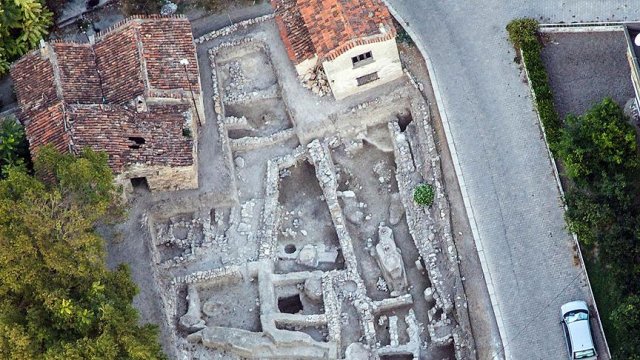 Çeşme'deki kazıda 'Santorini' izleri Çeşme'deki kazıda 'Santorini' izleri