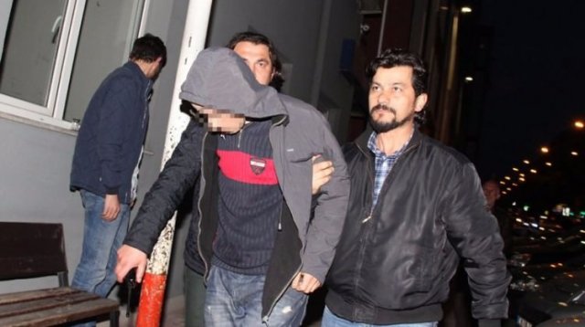 Ehliyet alamadı 9 aracın lastiğini kesti Ehliyet alamadı 9 aracın lastiğini kesti