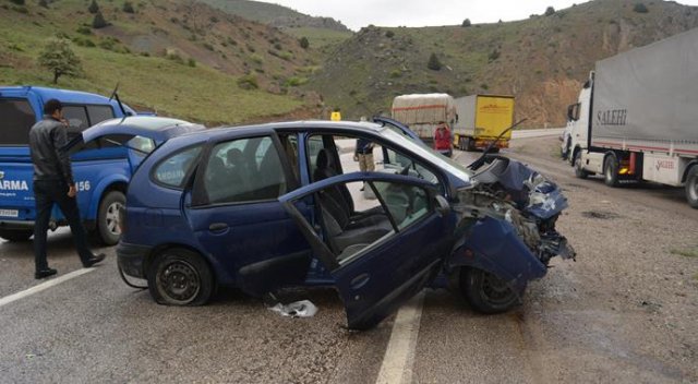 Erzincan&#039;da feci kaza, ölü ve yaralılar var