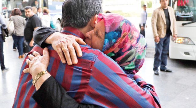 Eşinin kaçırdığı oğluyla 43 yıl sonra buluştu