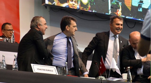 Fikret Orman'dan, kongrede yumruk! Fikret Orman'dan, kongrede yumruk!