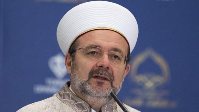 Görmez'den 3 dilde kandil mesajı Görmez'den 3 dilde kandil mesajı