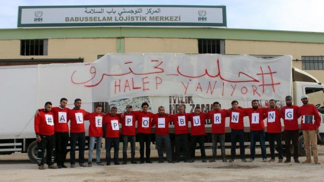 İHH, Azez'de 'Halep Yanıyor' eylemi düzenledi