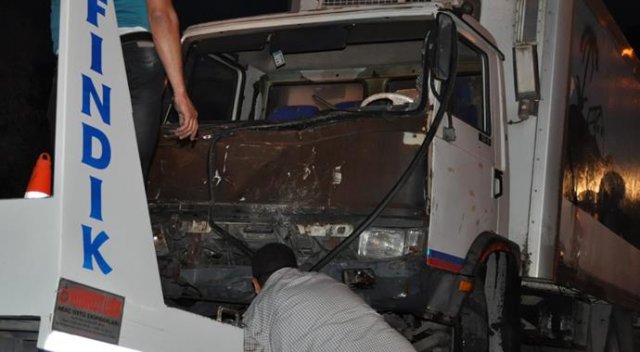 İzmir'de zincirleme trafik kazası: 1'i ağır 4 yaralı