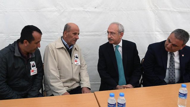 Kılıçdaroğlu'ndan şehit başçavuşun ailesine taziye ziyareti Kılıçdaroğlu'ndan şehit başçavuşun ailesine taziye ziyareti