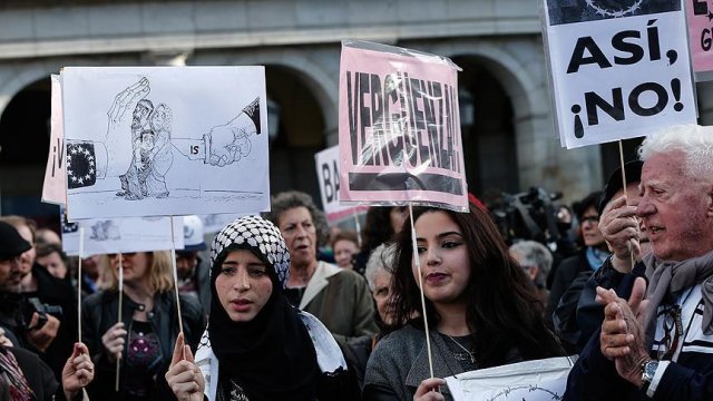 Madrid'de sığınmacılar için 'insan zinciri' eylemi Madrid'de sığınmacılar için 'insan zinciri' eylemi