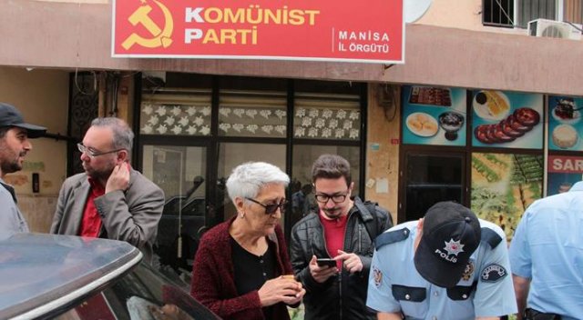 Manisa&#039;da TKP binasının camları kırıldı