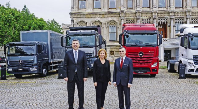 Mercedes tek çatı altında toplandı