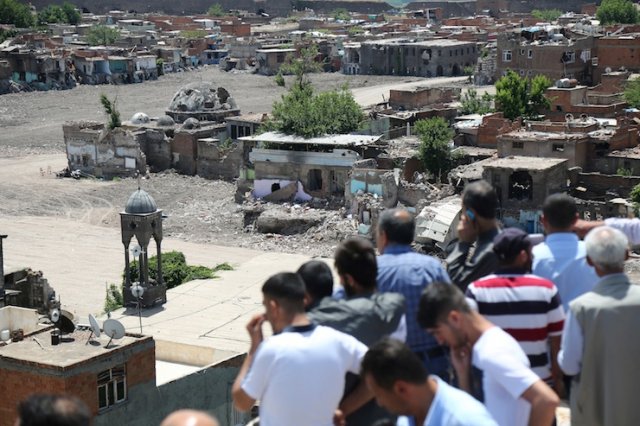 Sur'a hüzünlü dönüş