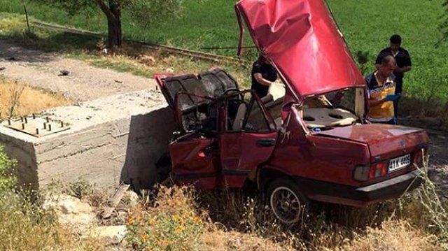 Afyon'da katliam gibi kaza: 4 ölü Afyon'da katliam gibi kaza: 4 ölü