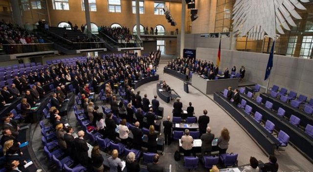 Almanya, Türk düşmanlığını Türk&#039;ün diliyle yapıyor