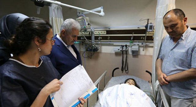 Başbakan Yıldırım, yaralıları hastanede ziyaret etti