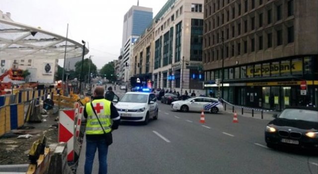 Brüksel'de bomba alarmı! Alışveriş merkezi boşaltıldı Brüksel'de bomba alarmı! Alışveriş merkezi boşaltıldı
