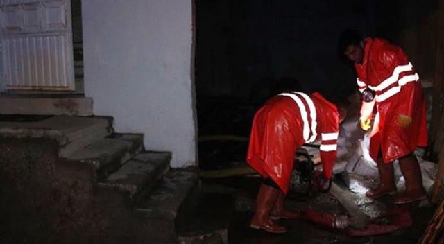 Çorum'da şiddetli fırtına ve yağış Çorum'da şiddetli fırtına ve yağış