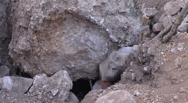 Define ararken düşen kayanın altında öldü Define ararken düşen kayanın altında öldü