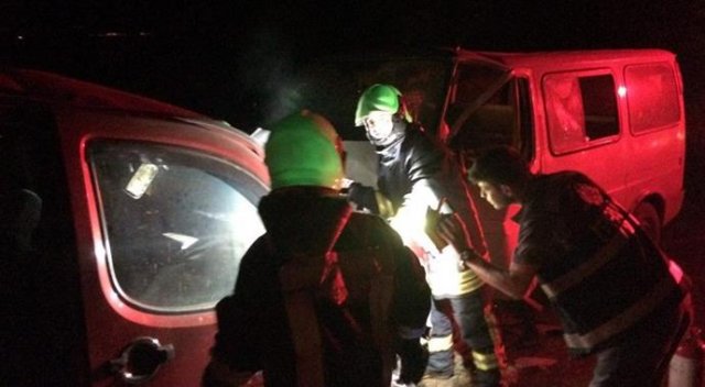 Denizli'de feci kaza, ölü ve yaralılar var Denizli'de feci kaza, ölü ve yaralılar var
