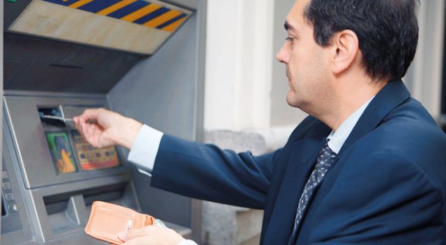 Engelliye özel konuşan ATM