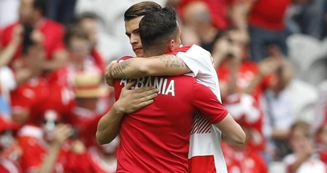 Euro2016'da buluşan kardeşler Euro2016'da buluşan kardeşler