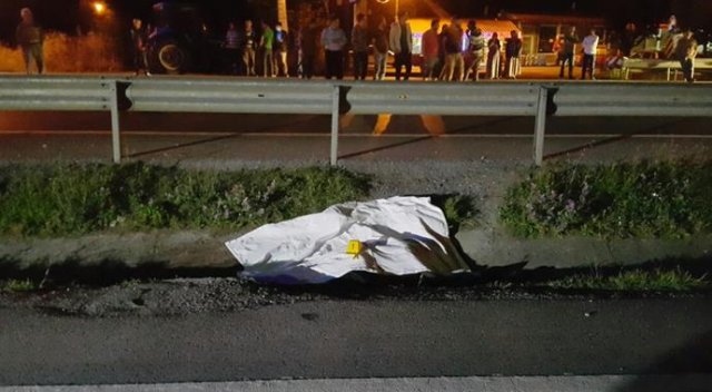 Evine giderken otomobilin altında kaldı Evine giderken otomobilin altında kaldı