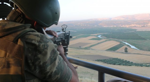 Gözler sınırda kulakları ezanda