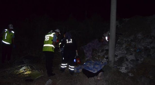 Manisa'da feci kaza: 2 ölü, 2 yaralı Manisa'da feci kaza: 2 ölü, 2 yaralı