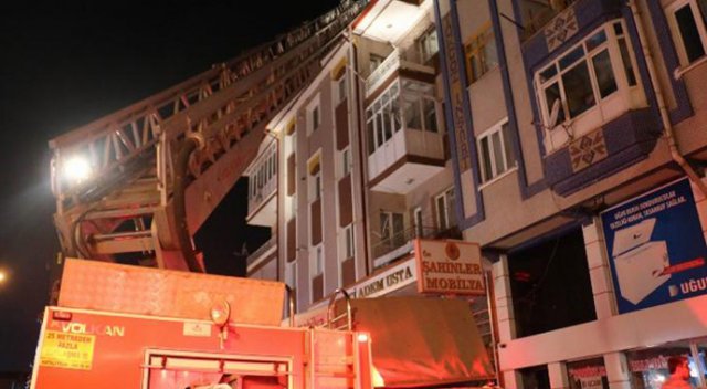 Öğrencilerin ders notları yangın çıkardı Öğrencilerin ders notları yangın çıkardı