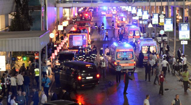 Patlamadan sonra pilot yolculara bu anonsu yaptı Patlamadan sonra pilot yolculara bu anonsu yaptı